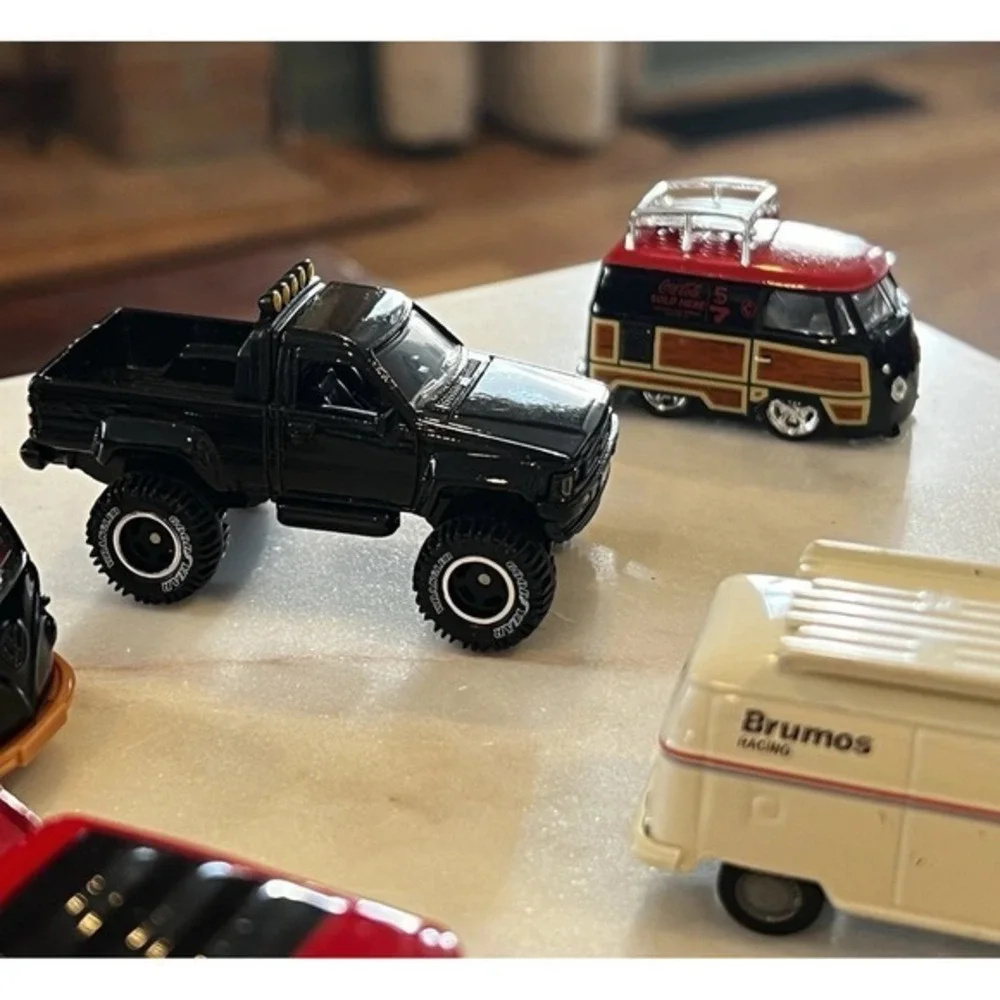 9 Assorted Die Cast Collectables - Mattel,‎ Hot wheels, Greenlight & more